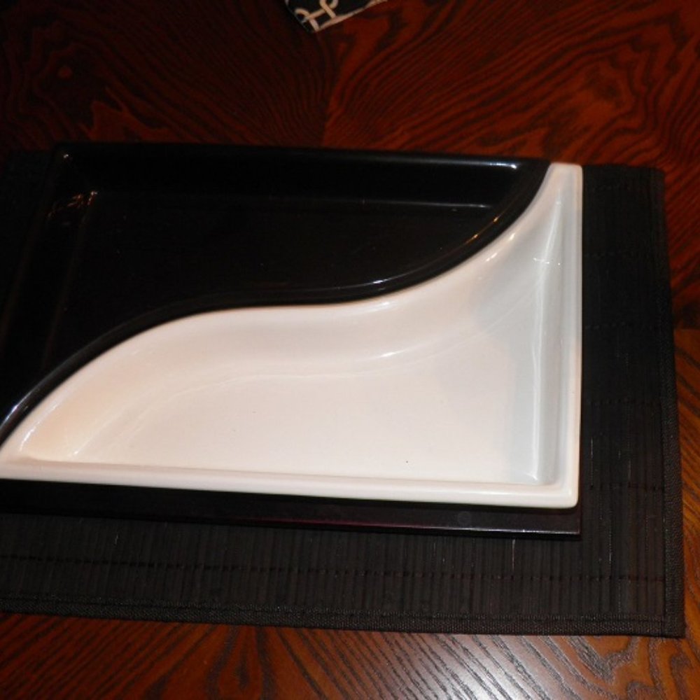THREE PIECE BLACK & WHITE YIN-YANG STYLE SERVING SET